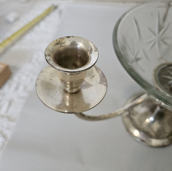 Elegant Silver Candelabra with Glass Bowl With Starburst Pattern. - Picture 7 of 9